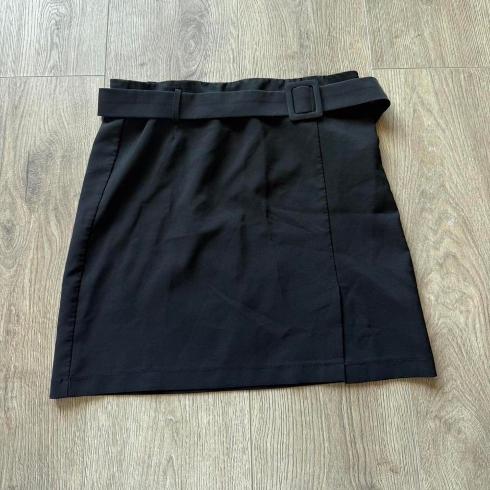 H&M Belted Black Mini Skirt High Waisted Tailored Size M‎